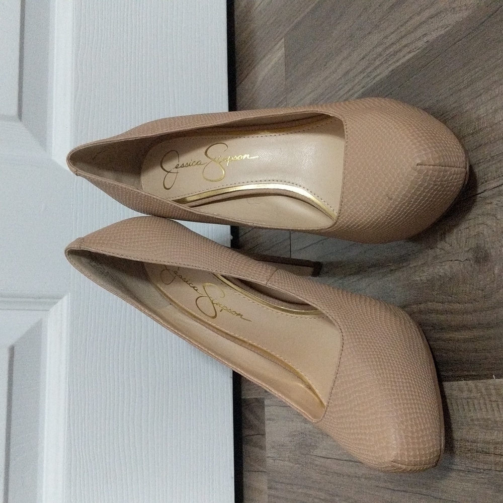 #283Jessica Simpson Women's Tobee Platform Pump Soft Tan Color. 4" Heel Size: 8M - Picture 2 of 12
